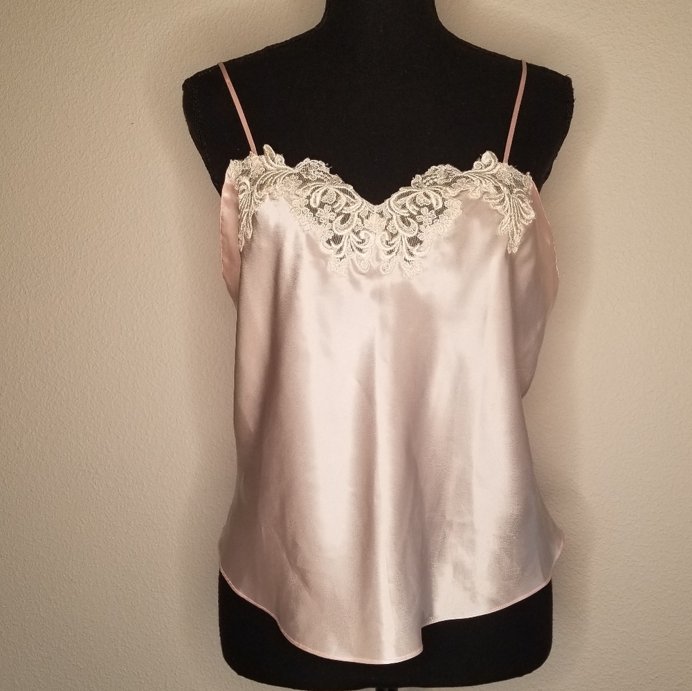 Vintage Victoria's Secret cropped lacy peach camisole Feminine M  TINY FLAW